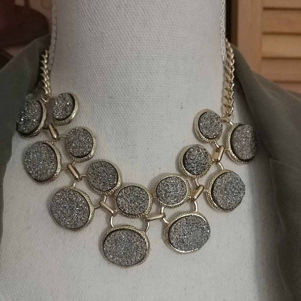 Apt. 9 Goldtone Sparkly Glittery Silver Statement Necklace NWT